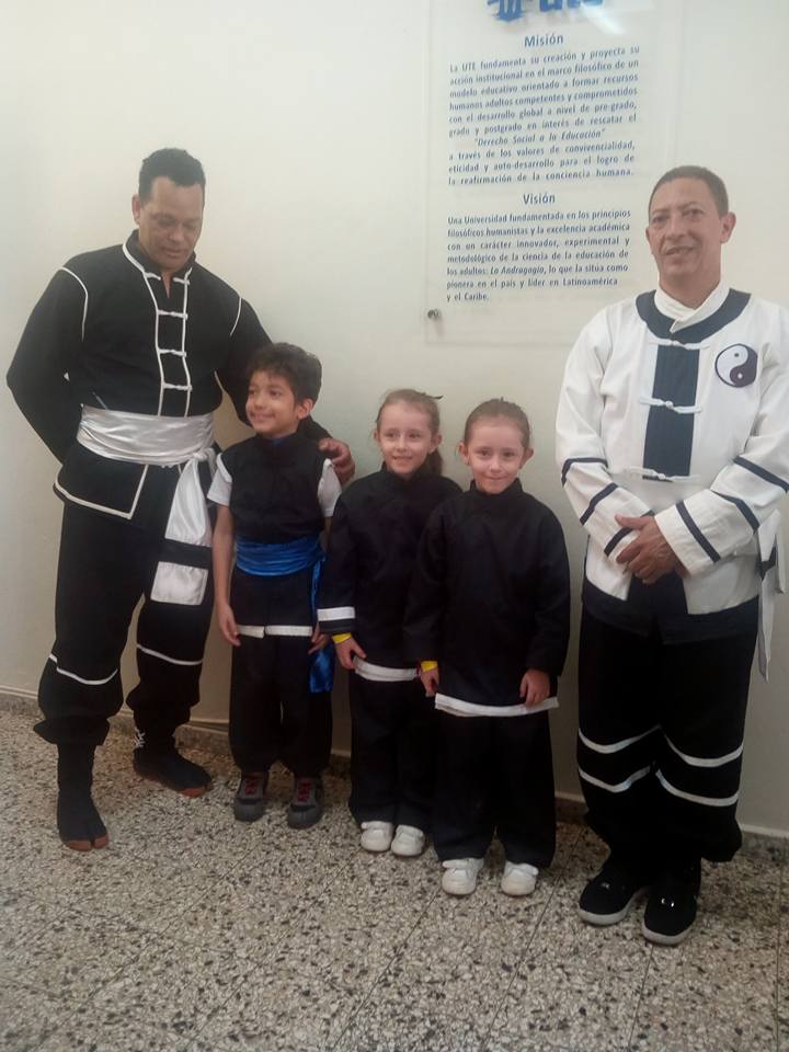 Exhibicion de kung fu culebra blanca colegio CEDI